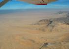 Mit dem Wasserflugzeug ber der Wste